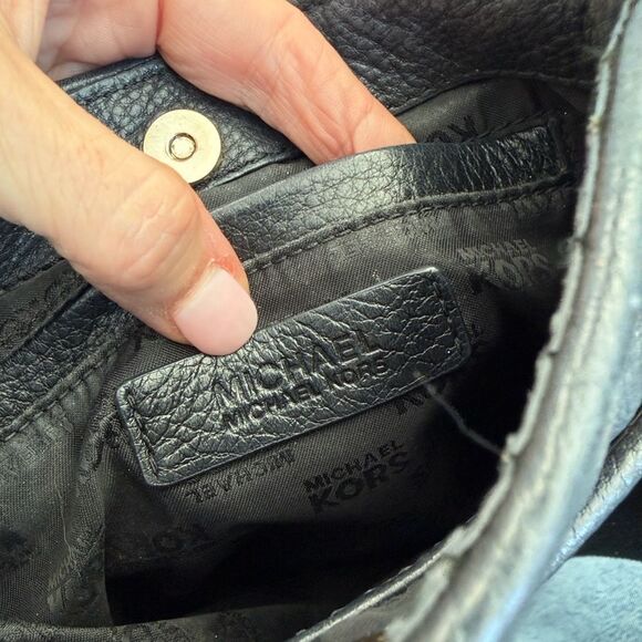 Michael Kors Fulton Leather Crossbody Shoulder purse  Slim Messenger soft - Picture 9 of 10